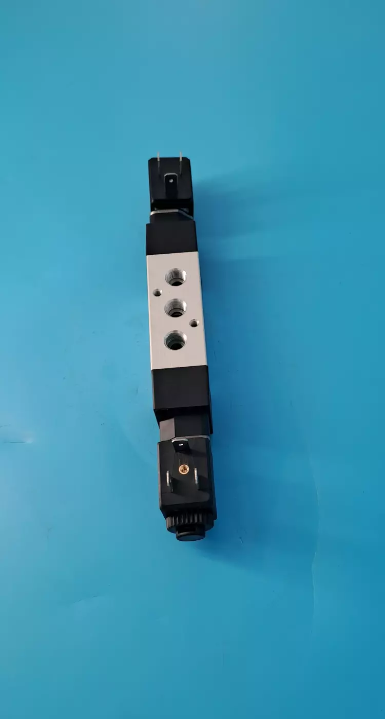 Electrodistributeur 1/8" 5/2 Bistable 12VDC équipé