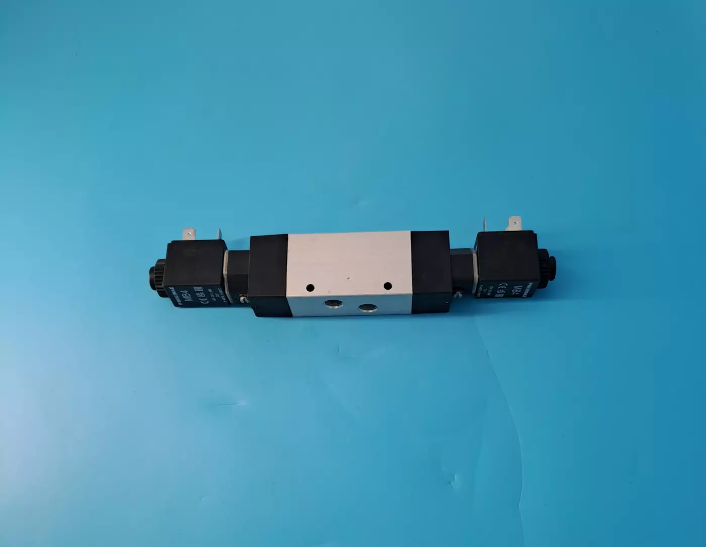 Electrodistributeur 1/8" 5/2 Bistable 12VDC équipé