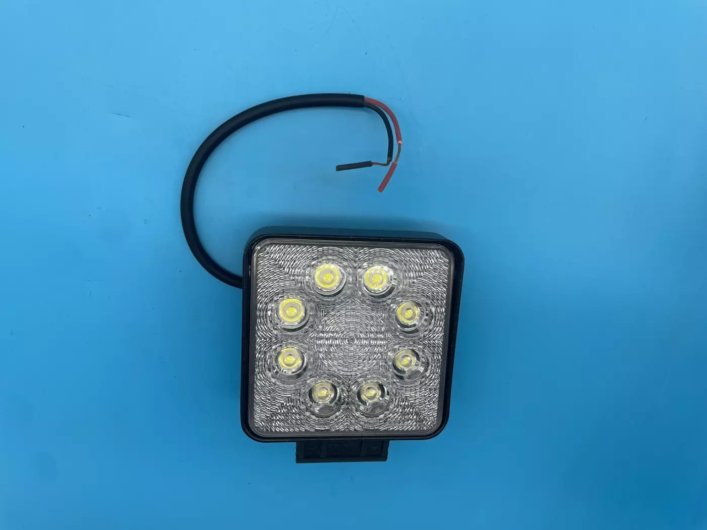 Phare de travail 8 LEDS 10/30V 24W IP67