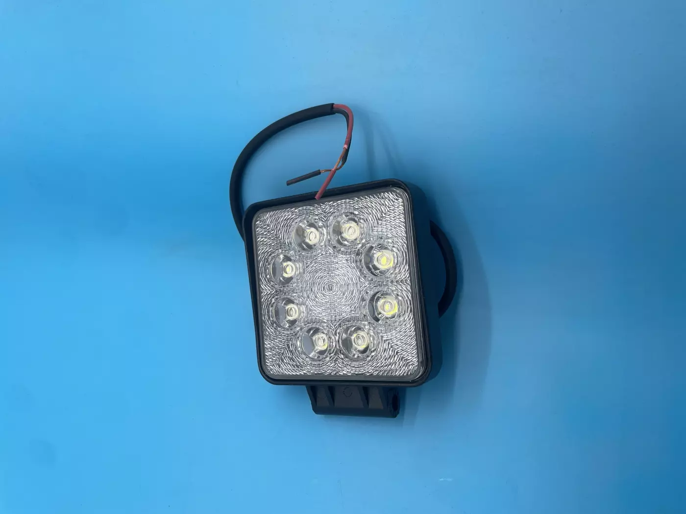 Phare de travail 8 LEDS 10/30V 24W IP67